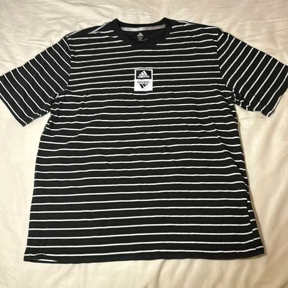Adidas Training T-shirt in Black and White Stripe Medium - Picture 2 of 8